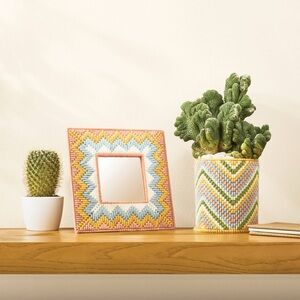 Mondo Llama | Woven Yarn Mirror and Holder Craft Kit